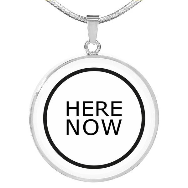 PENDENTIF HERE NOW (blanc) – IONKS N1