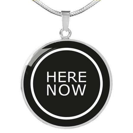 PENDENTIF HERE NOW (noir) – IONKS N1