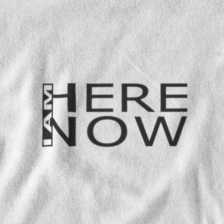 T-SHIRT UNISEXE I AM HERE NOW (blanc) – IONKS N2