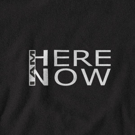 T-SHIRT UNISEXE I AM HERE NOW (noir) – IONKS N2